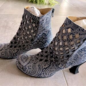 Fluevog Baroque Murillo zip boots EUC 10.5